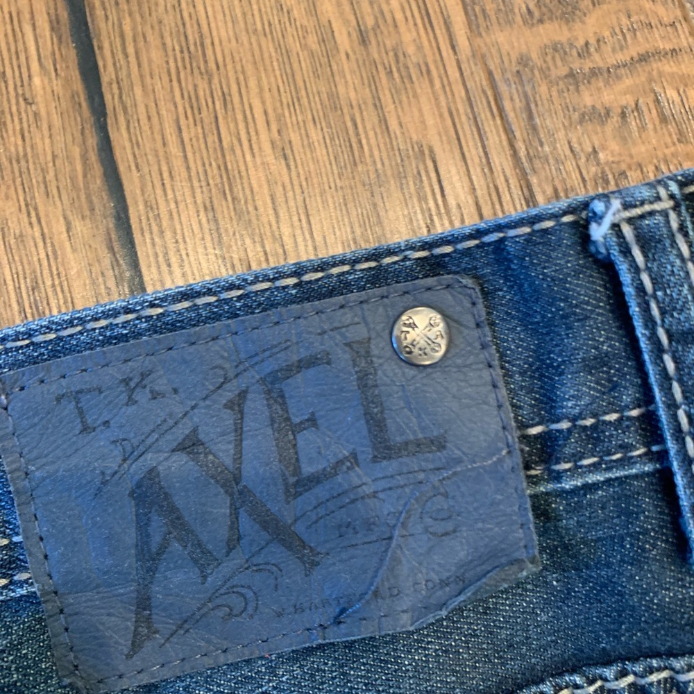 Axel - Picture 11 of 11
